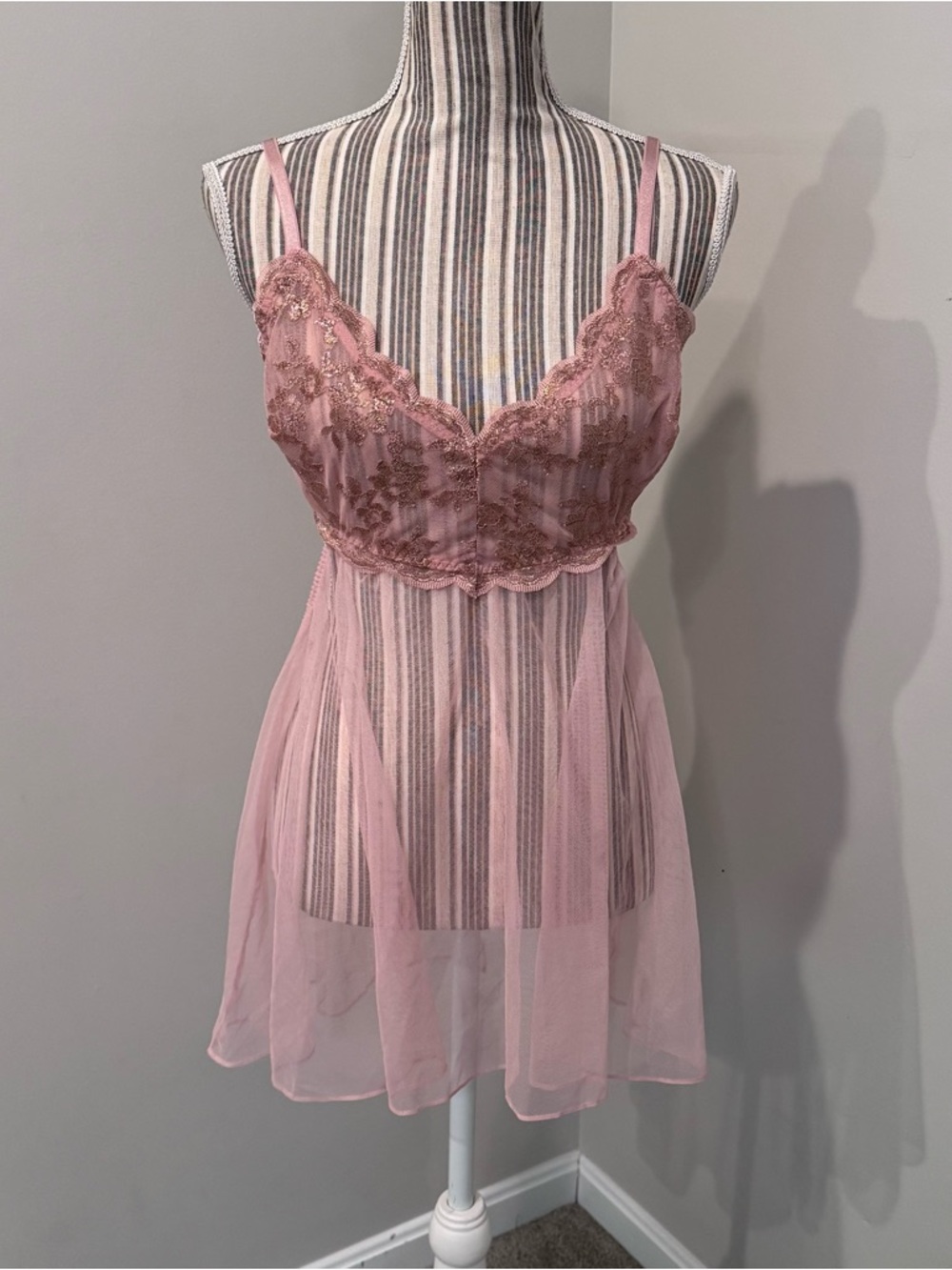 Victoria's Secrets Lingerie Sexy Babydoll Chemise  Pink Sheer Mesh sz Large